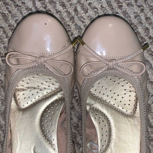 Beige leather ballet flats - Picture 4 of 5